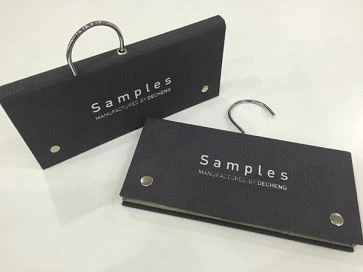Colgador de muestras textiles